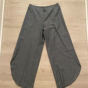 Flowy pinstriped summer pants with side overlap cut